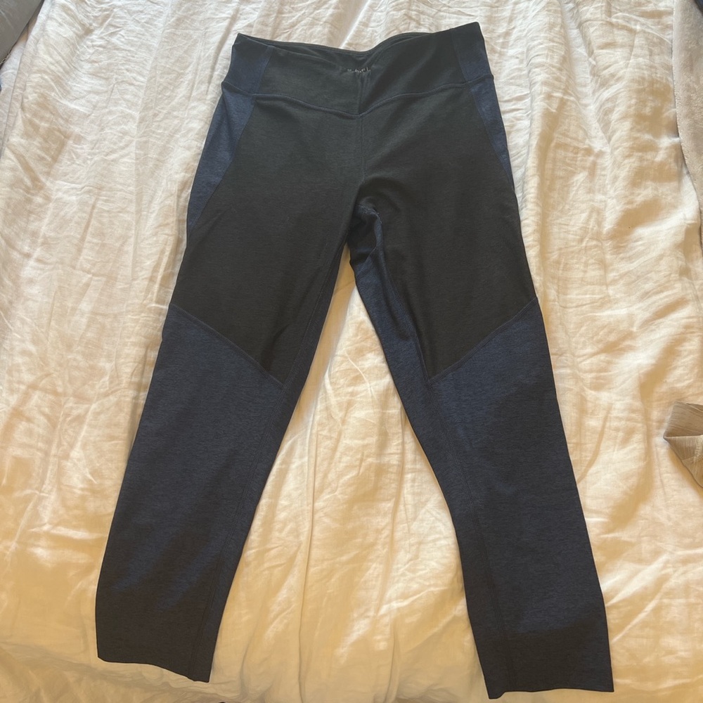 navy and black two-tone outdoor voices 3/4 leggings size L